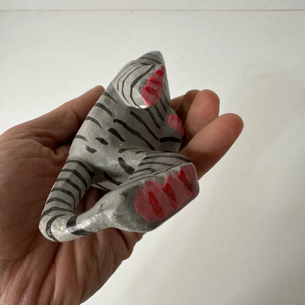 Vtg Hand Painted Grey Tabby Cat Pot Hugger Hanger Folk Art Wood Figurine Whimsy